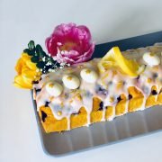 glutenvrij pasen feestdagen cake versieren citroen bosbessen